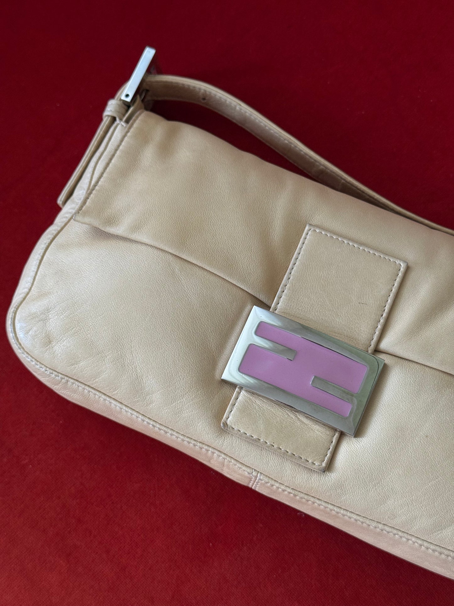 Fendi Baguette fibbia rosa