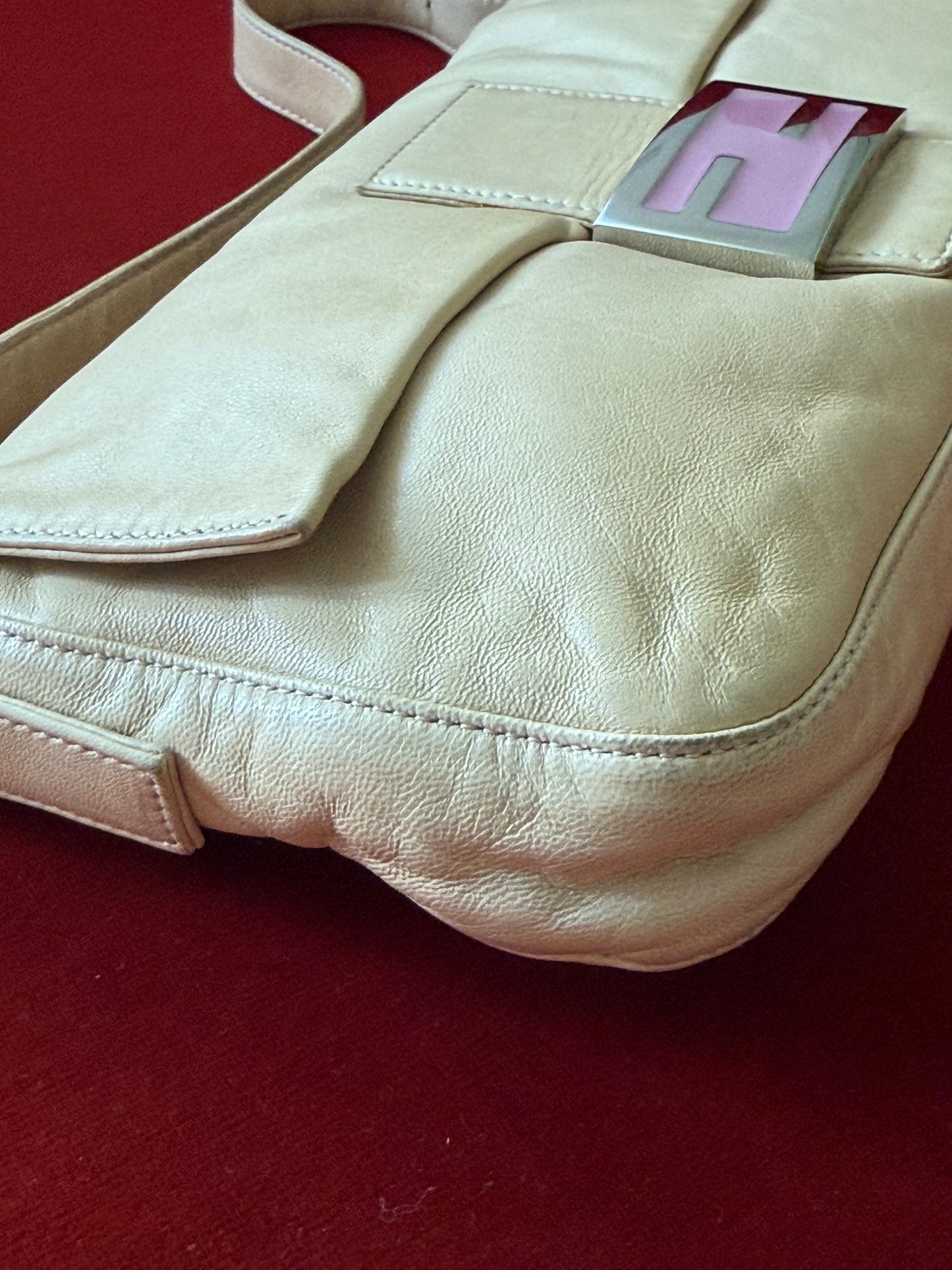 Fendi Baguette fibbia rosa