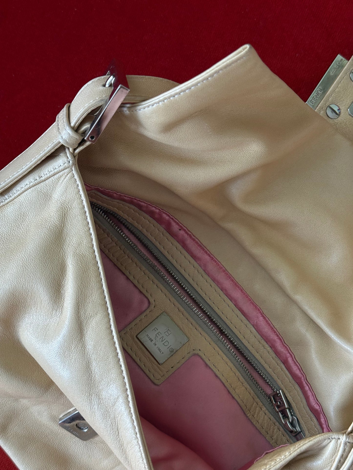 Fendi Baguette fibbia rosa