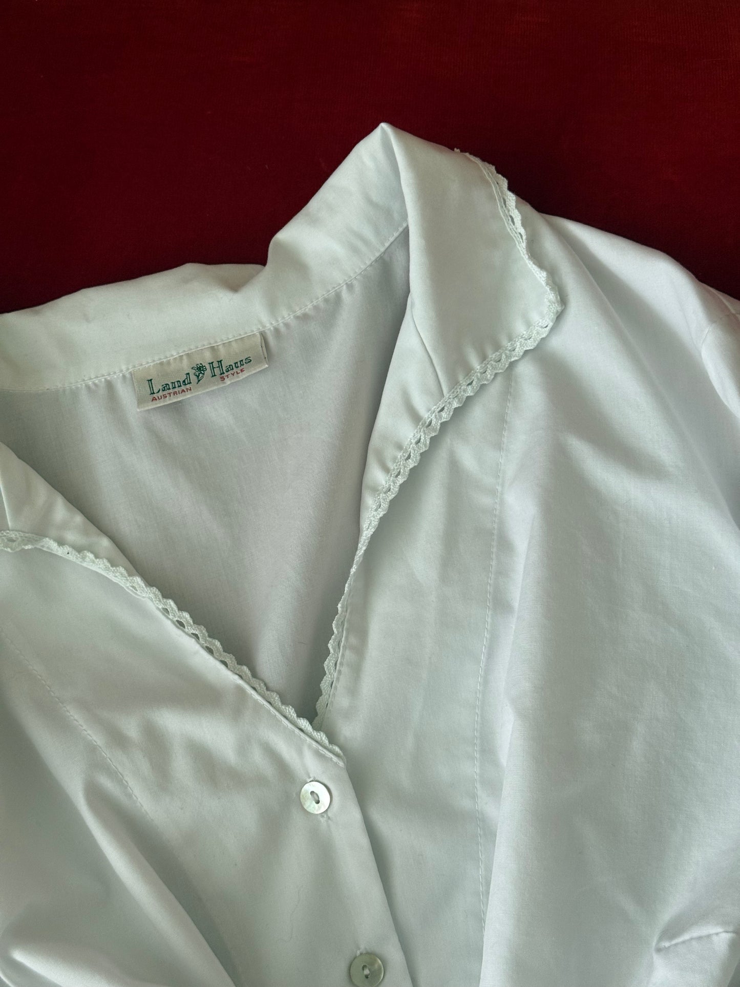 Camicia vintage con colletto ricamato