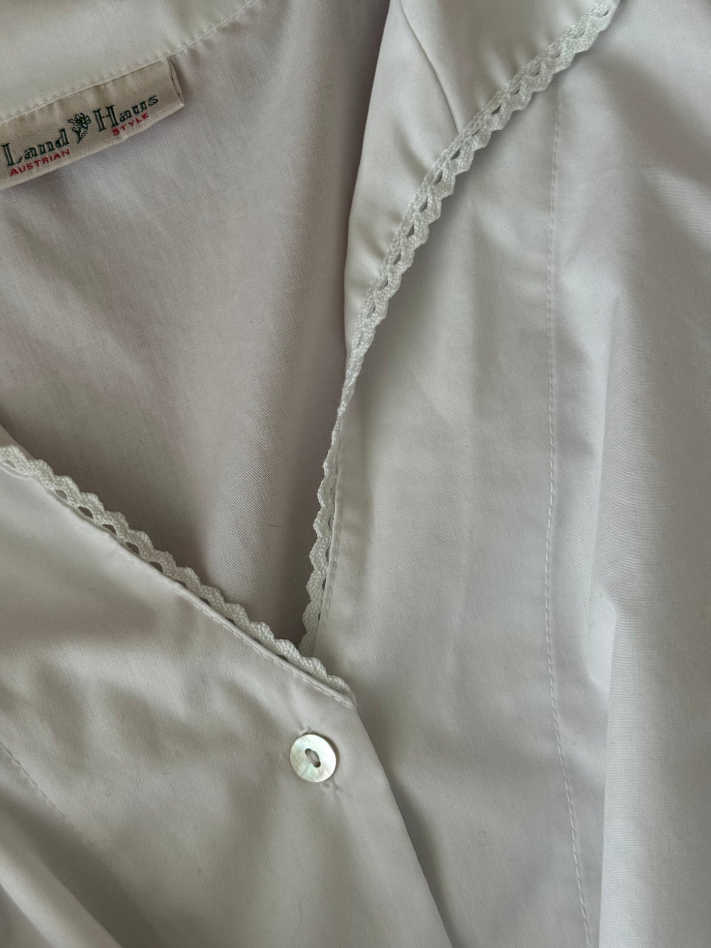 Camicia vintage con colletto ricamato