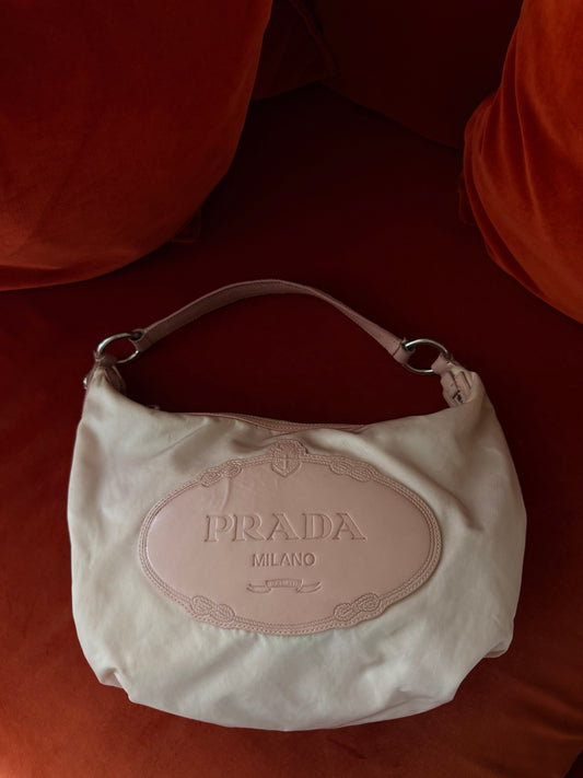 Prada borsa hobo in nylon rosa