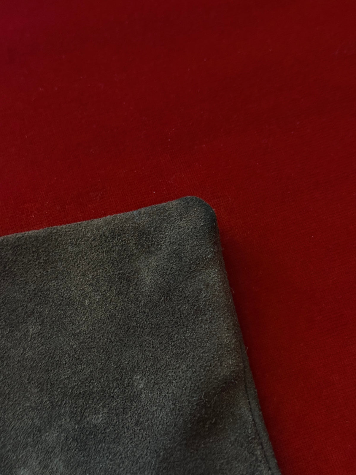 Pochette vintage in suede con manico in metallo