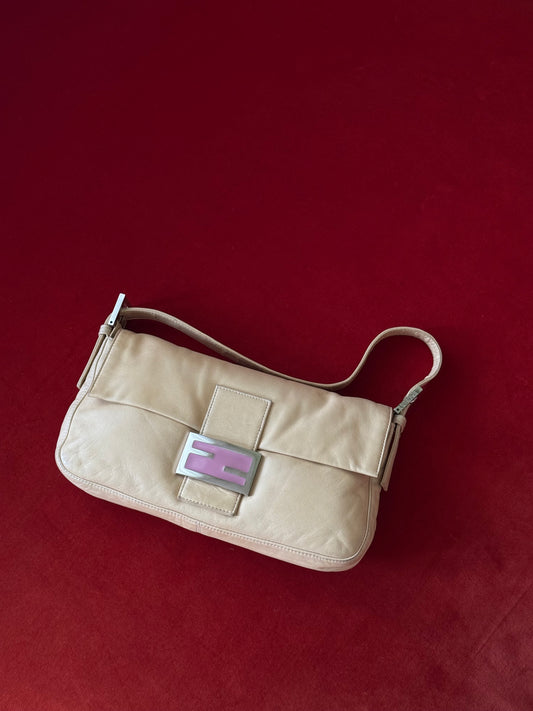 Fendi Baguette fibbia rosa